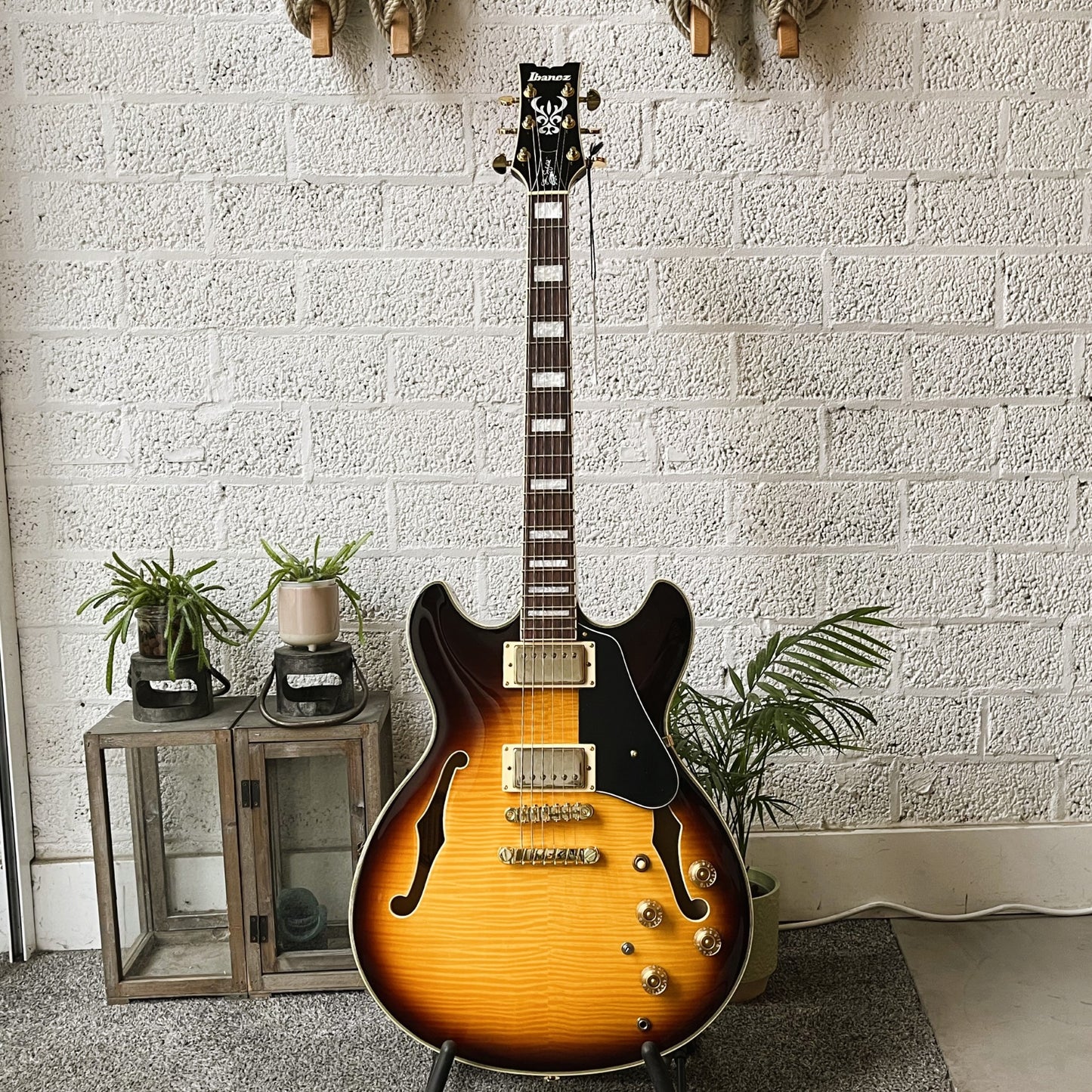 ibanez jsm10em john scofield two tone burst semi-hollow electric guitar