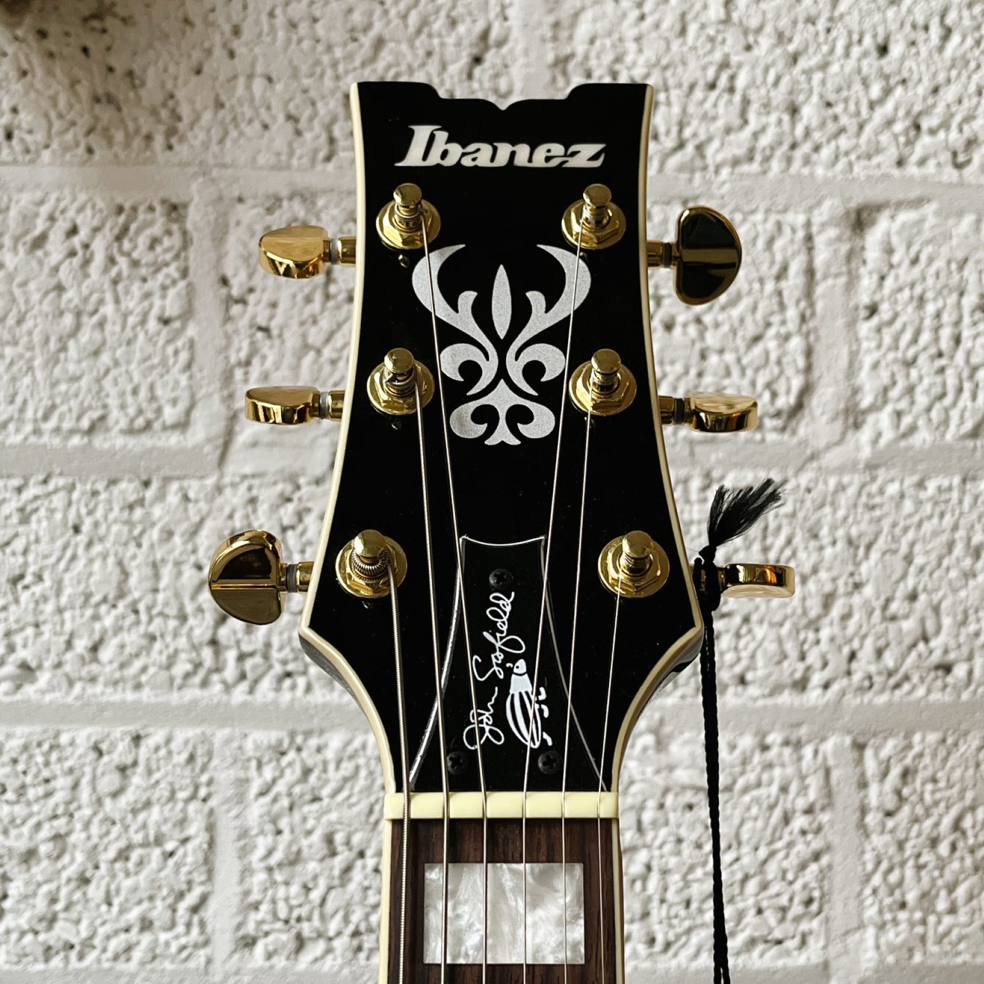 ibanez jsm10em john scofield two tone burst semi-hollow electric guitar headstock