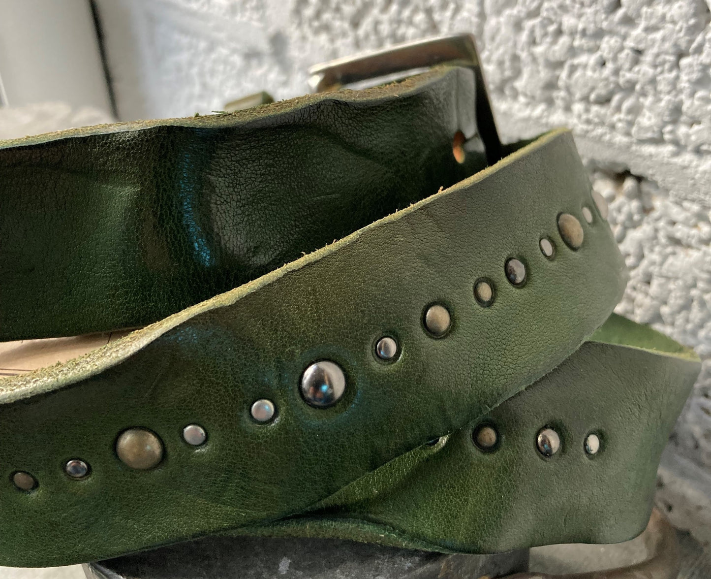 KAMINARI Studded Leather Strap Green texture