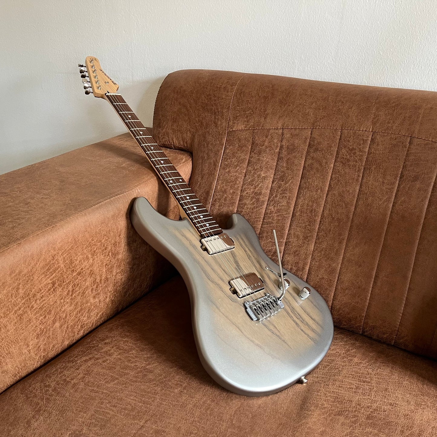 Kaminari Liquid2 Silver leaning