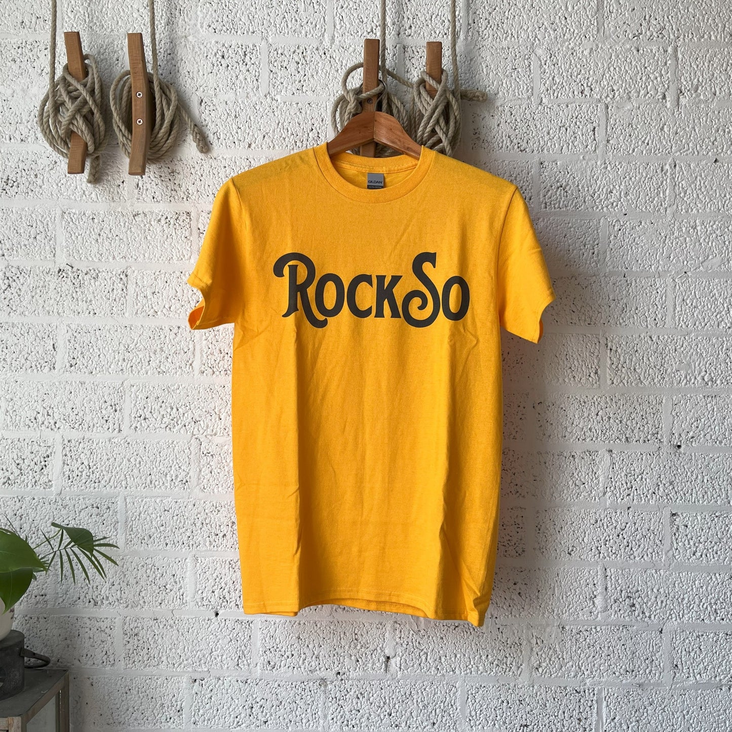 RockSo T-Shirt Gold with Navy Logo Size S