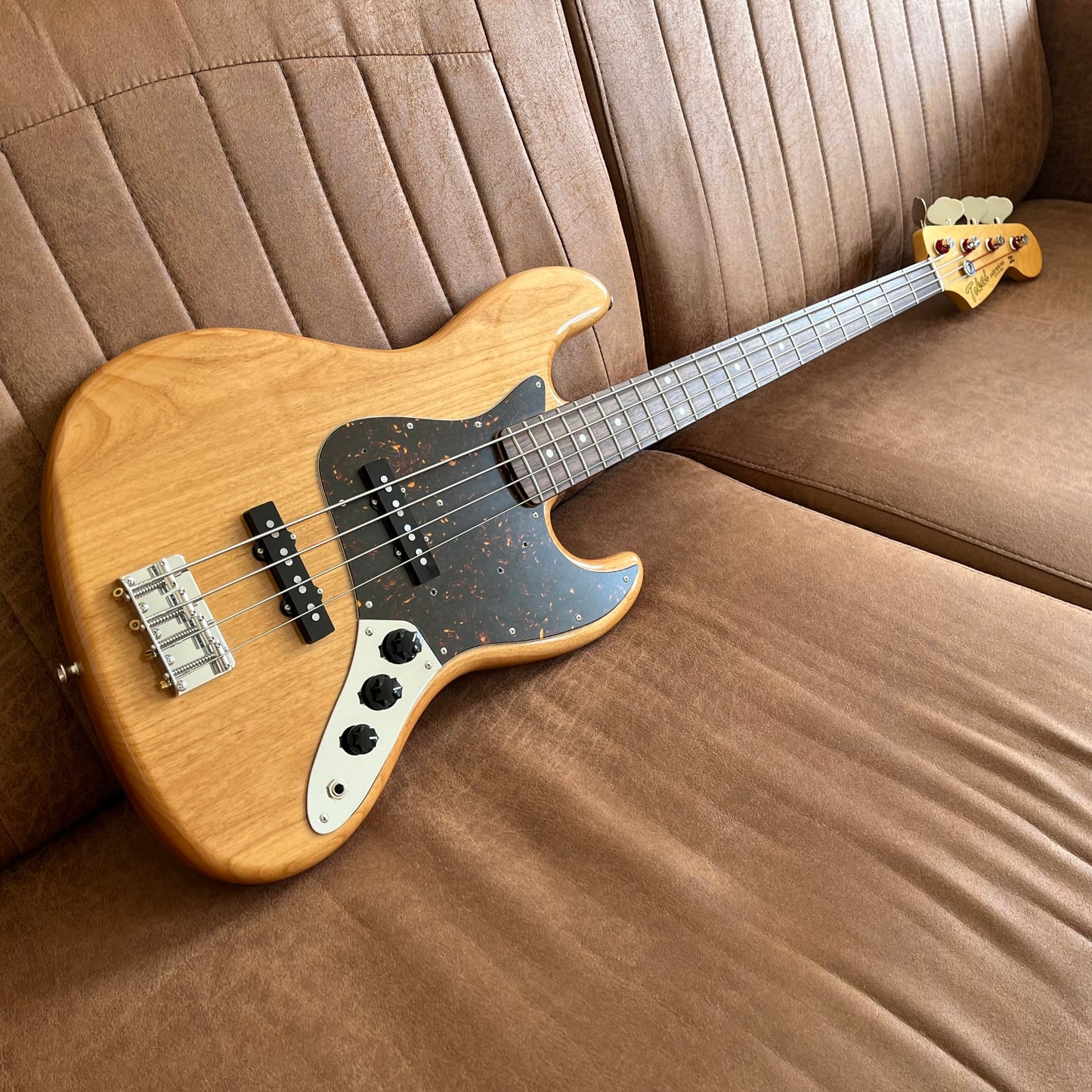 Tokai TJB99 Jazz Sound Bass Natural couch body