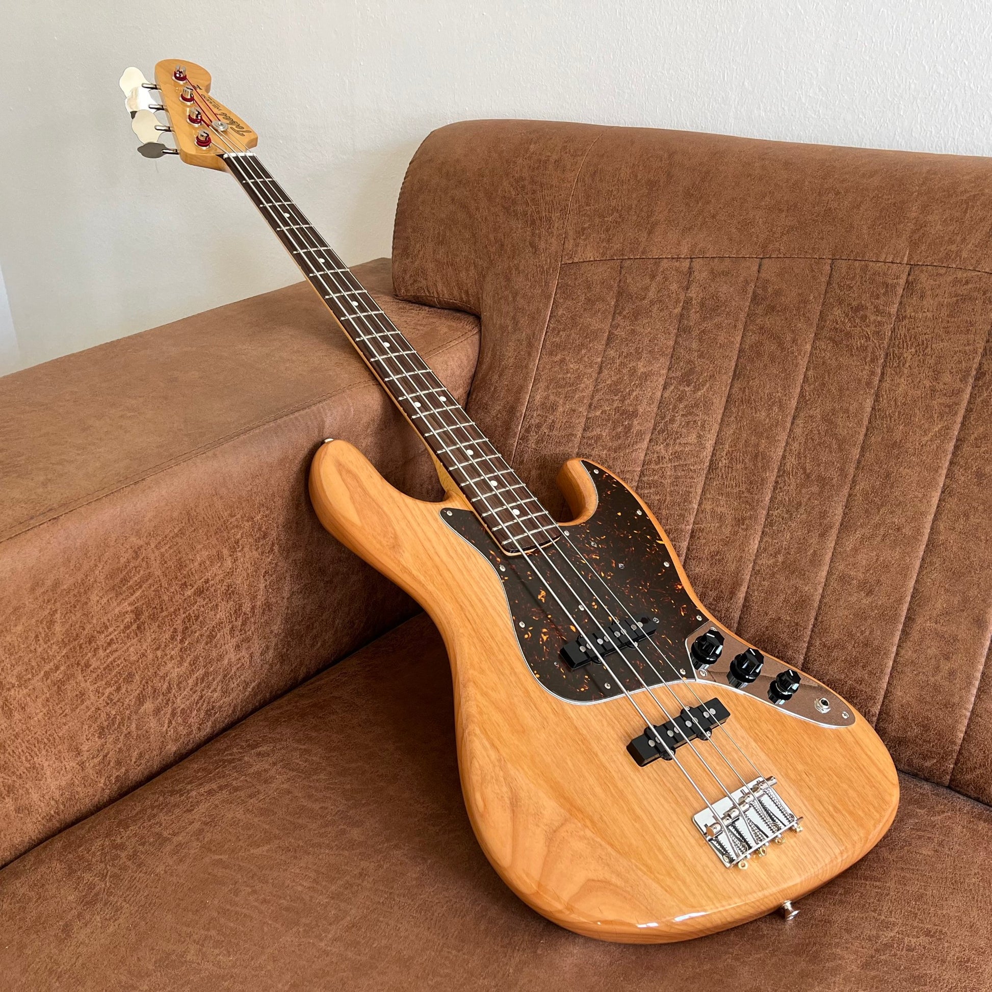 Tokai TJB99 Jazz Sound Bass Natural leaning
