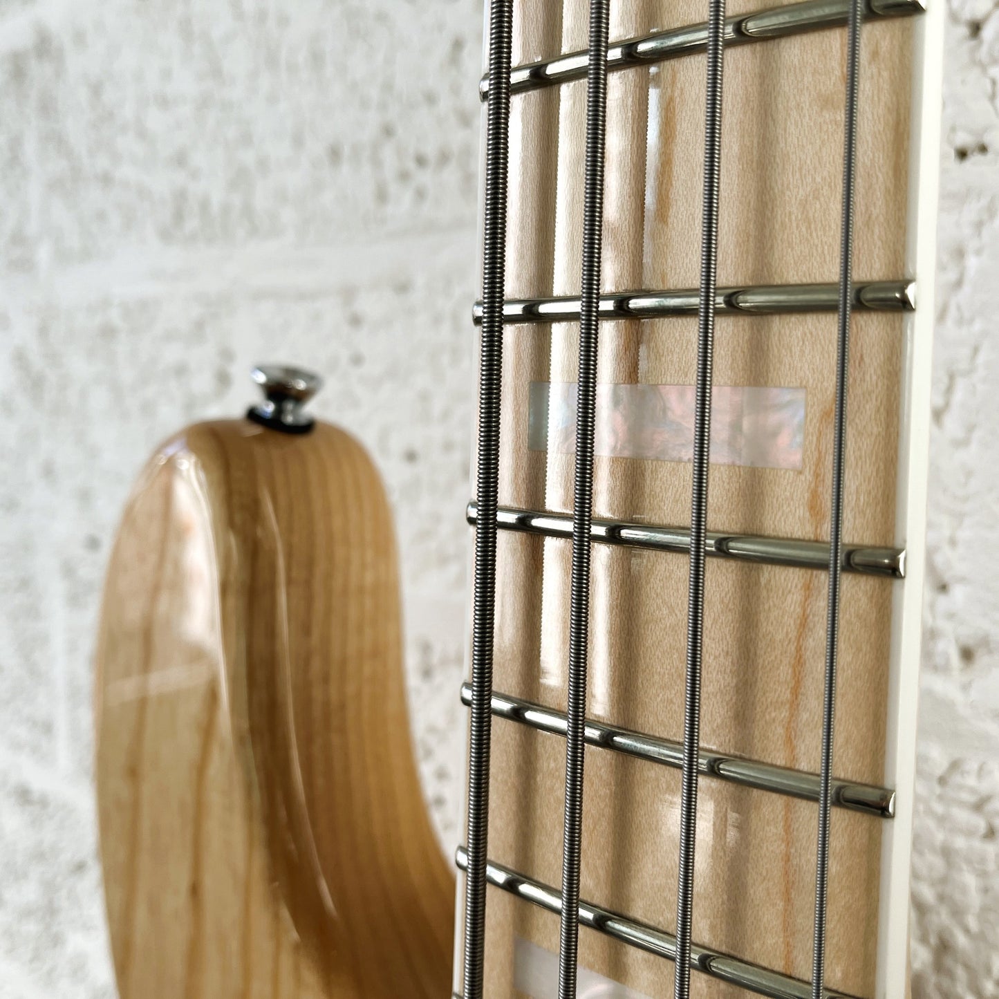 atelier z m245 natural hand-built japanese 4-string active bass fingerboard