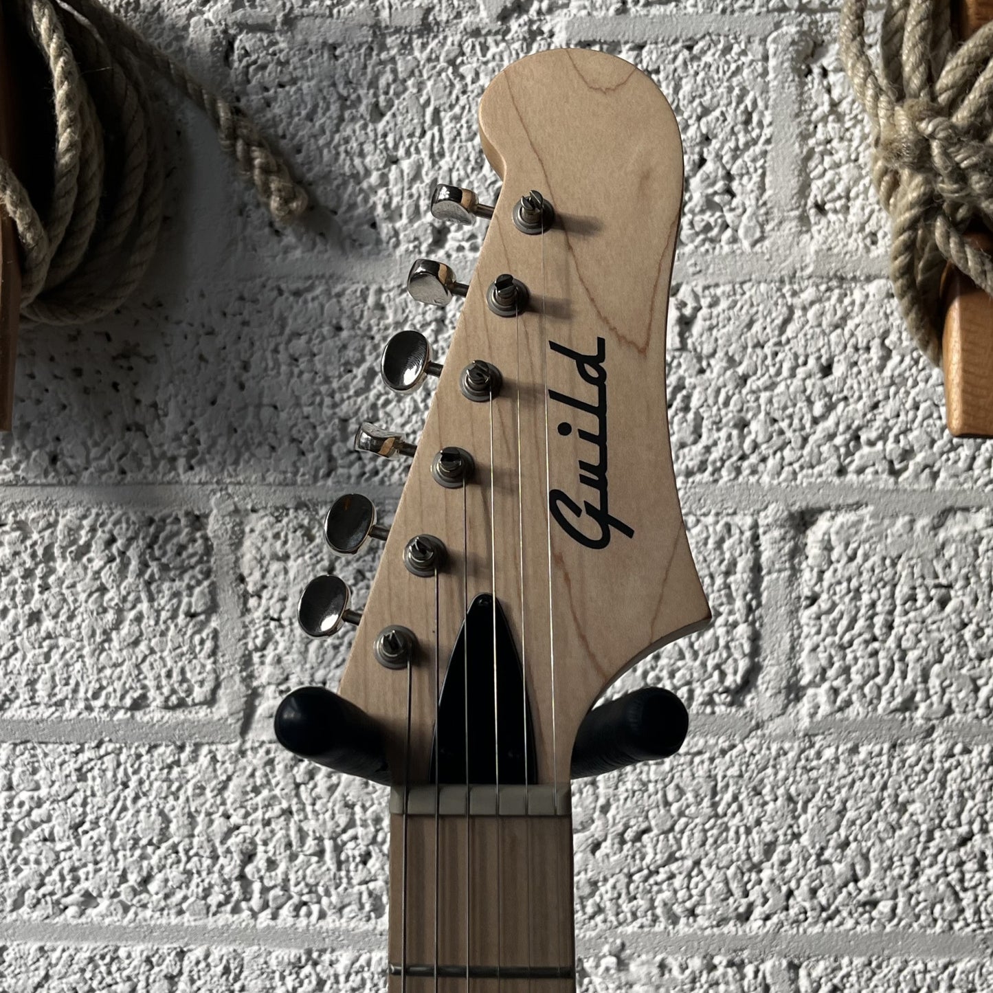 guild surfliner hh electric guitar canyon dusk headstock