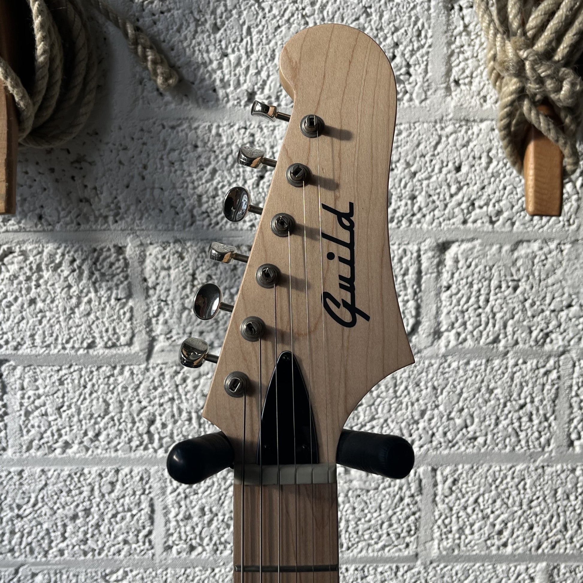 guild surfliner hh electric guitar shoreline mist headstock