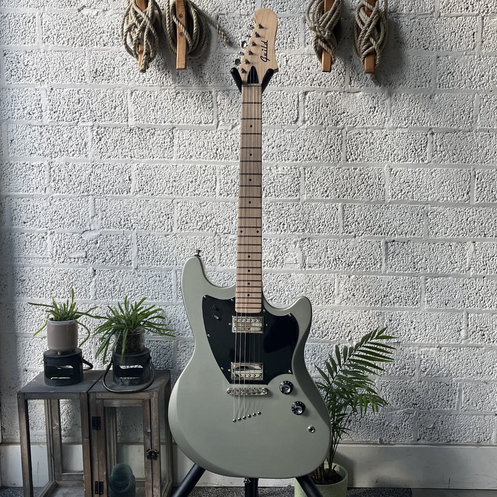 guild surfliner hh electric guitar shoreline mist