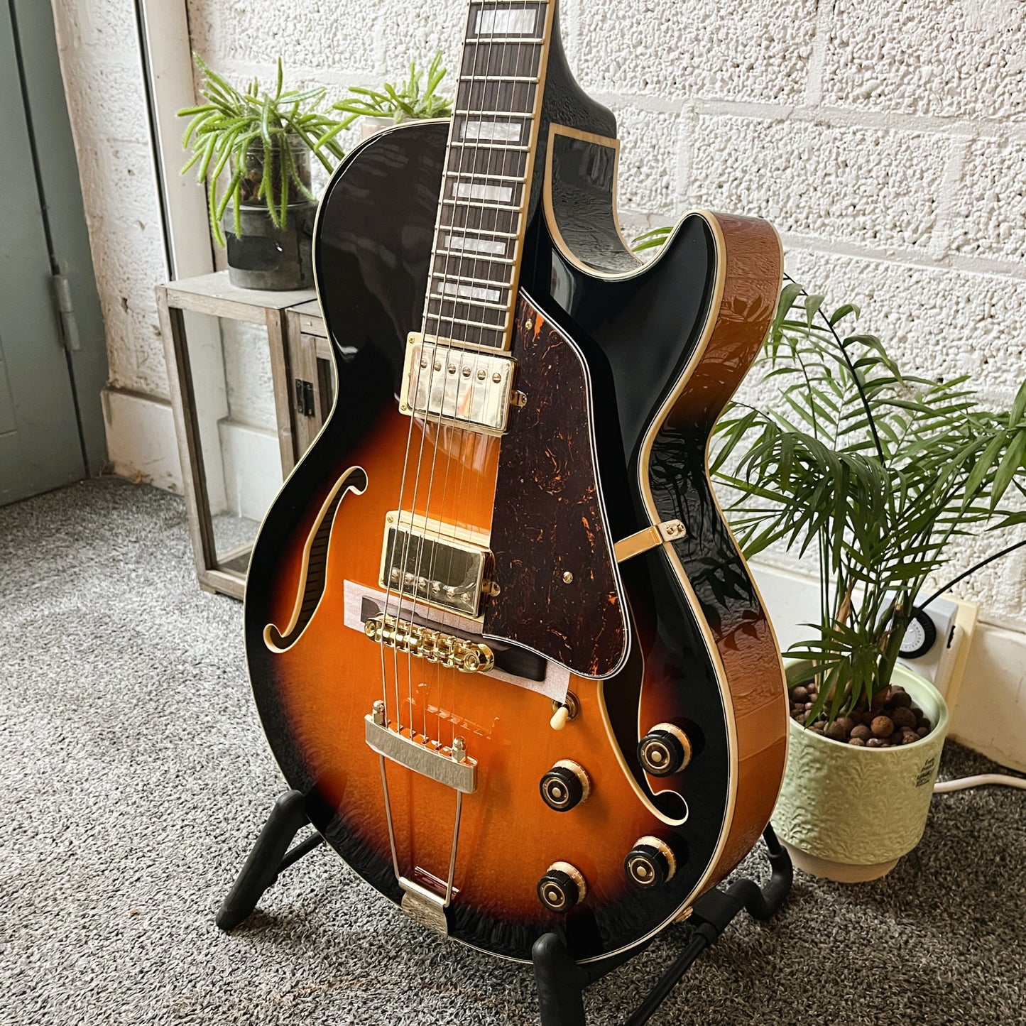 ibanez ag75g brown sunburst hollow body electric guitar angled ibanez ag75g brown sunburst hollow body electric guitar front view