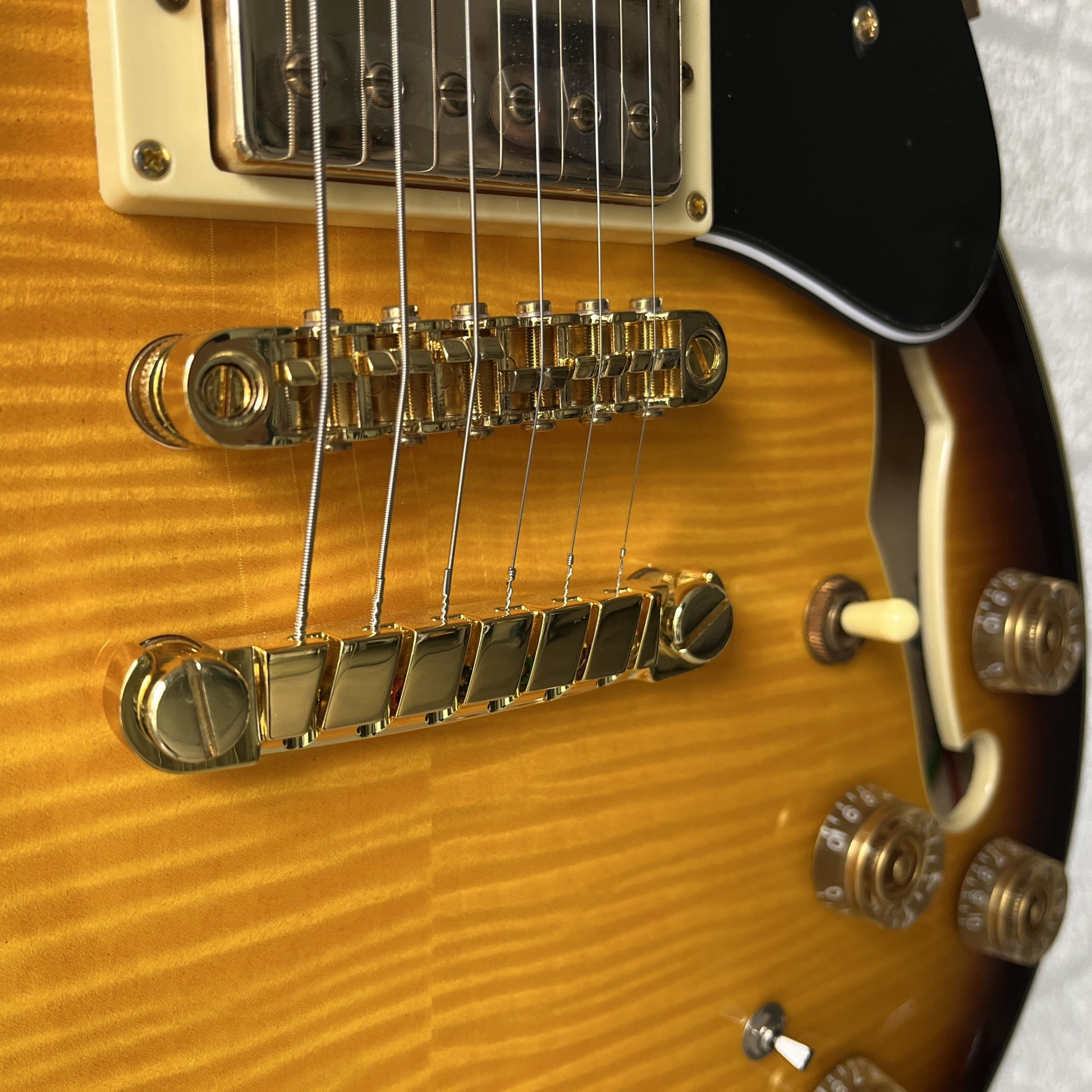 ibanez jsm10em john scofield two tone burst semi-hollow electric guitar bridge