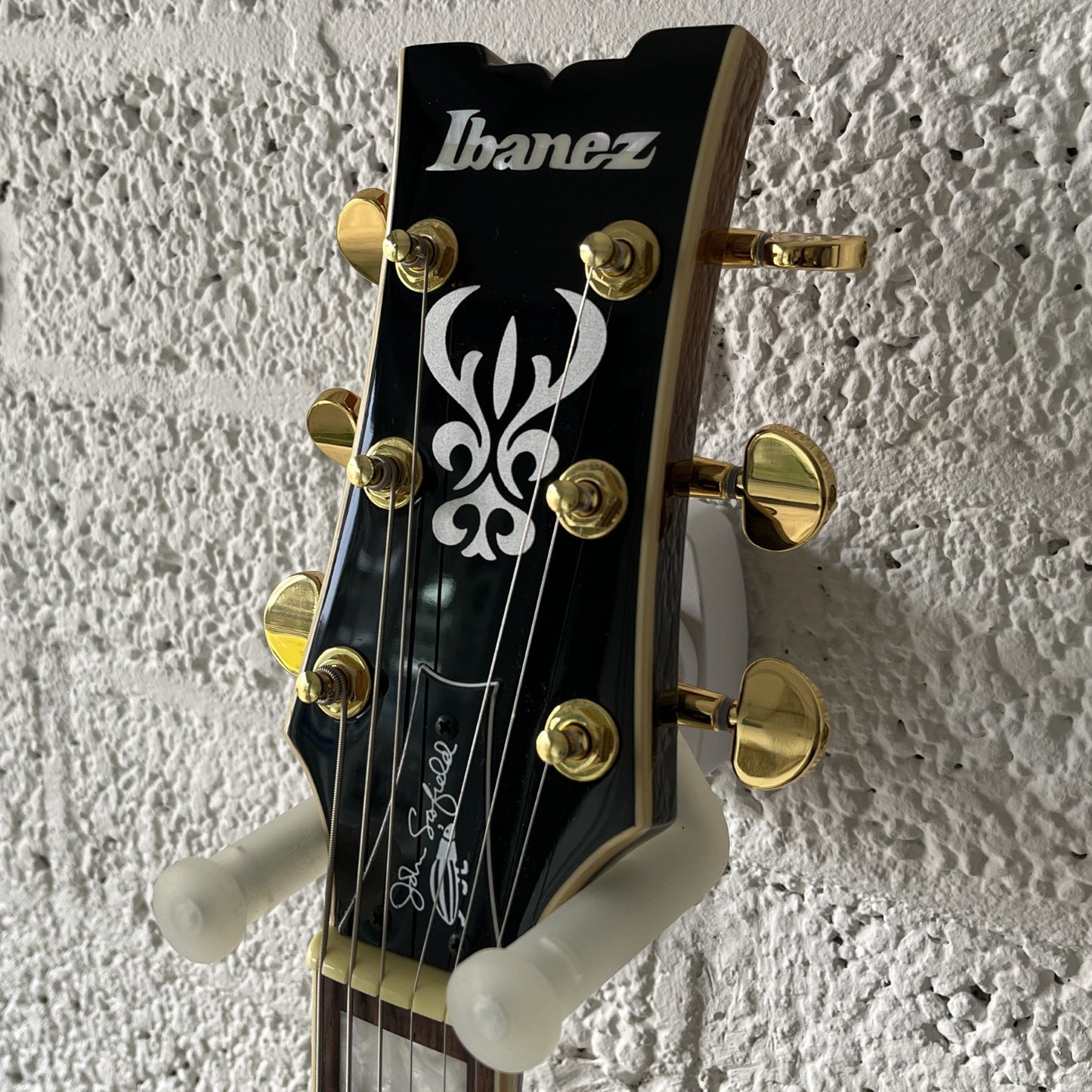 ibanez jsm10em john scofield two tone burst semi-hollow electric guitar headstock