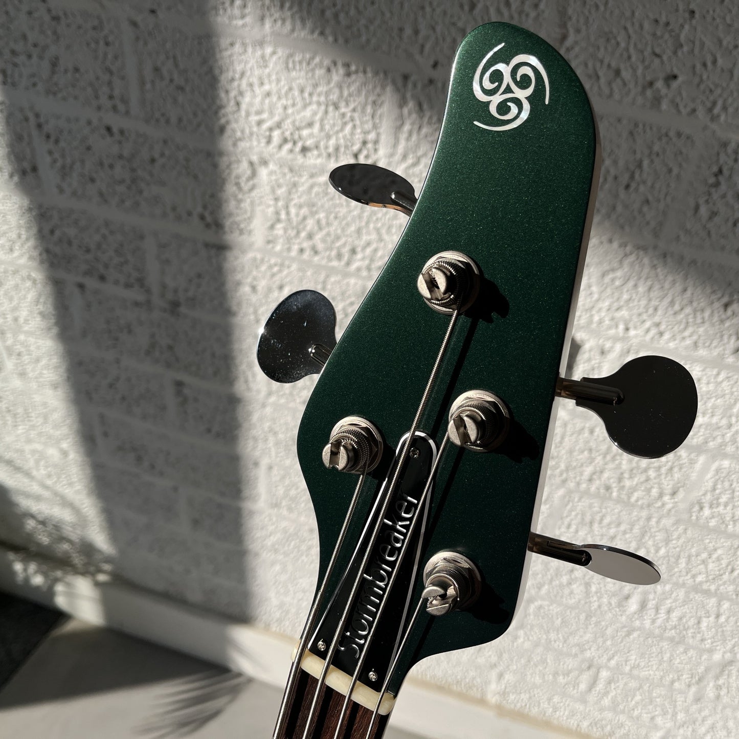 oopegg stormbreaker bass dark green headstock