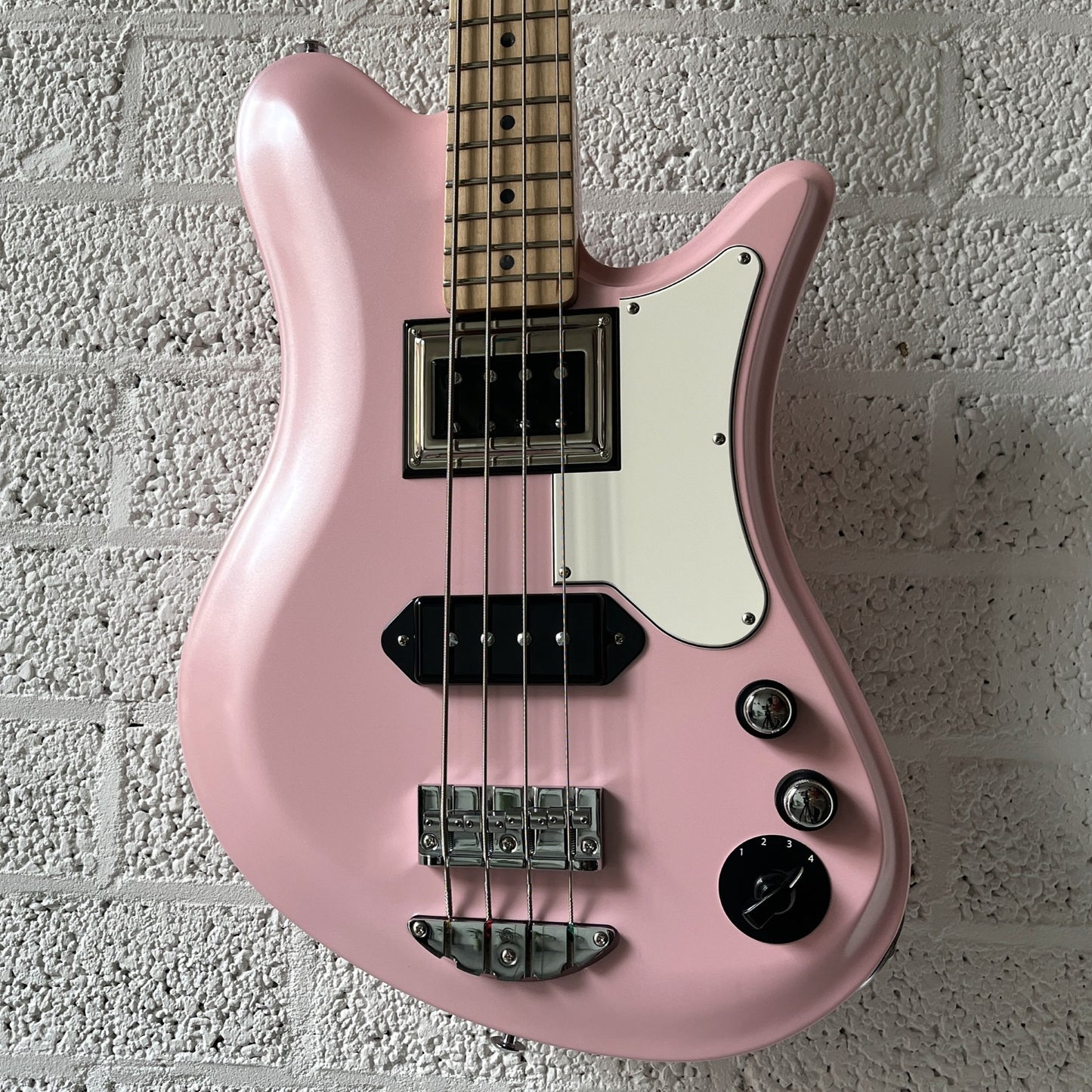 oopegg stormbreaker bass pearl pink body closeup