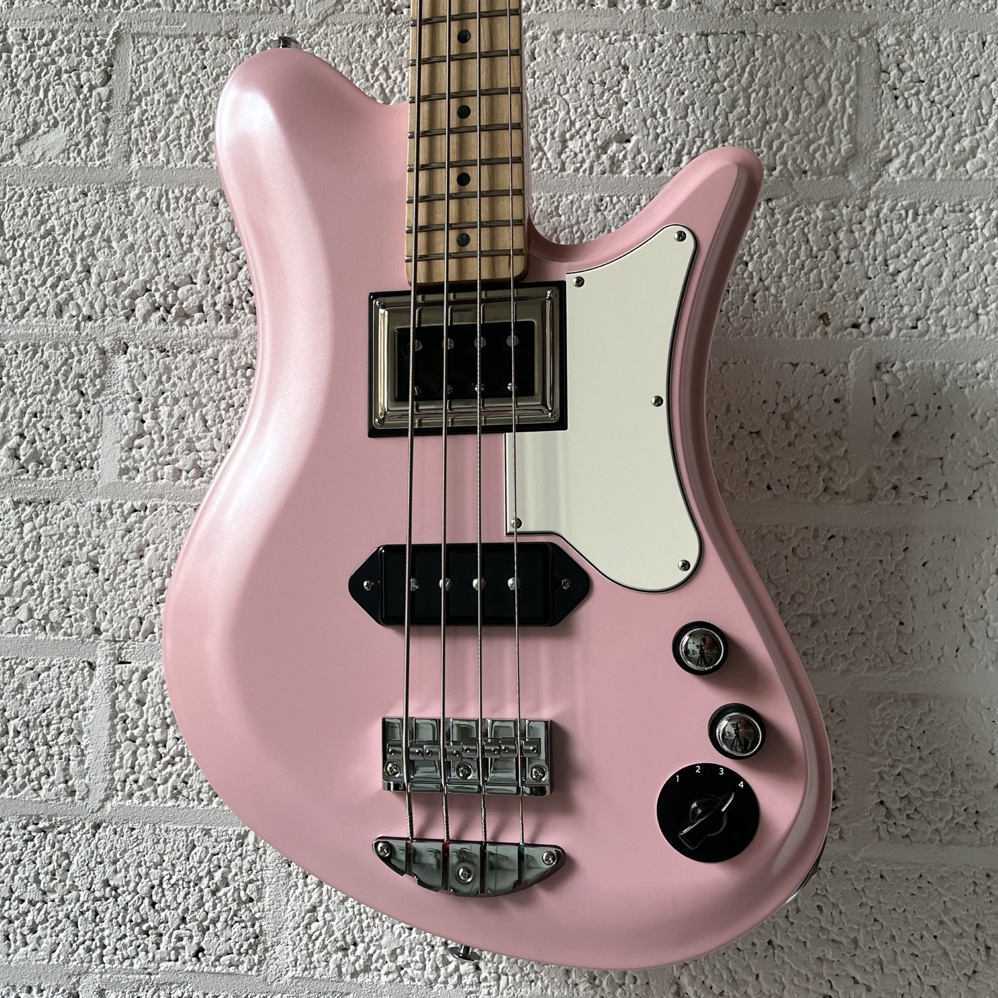 oopegg stormbreaker bass pearl pink body closeup
