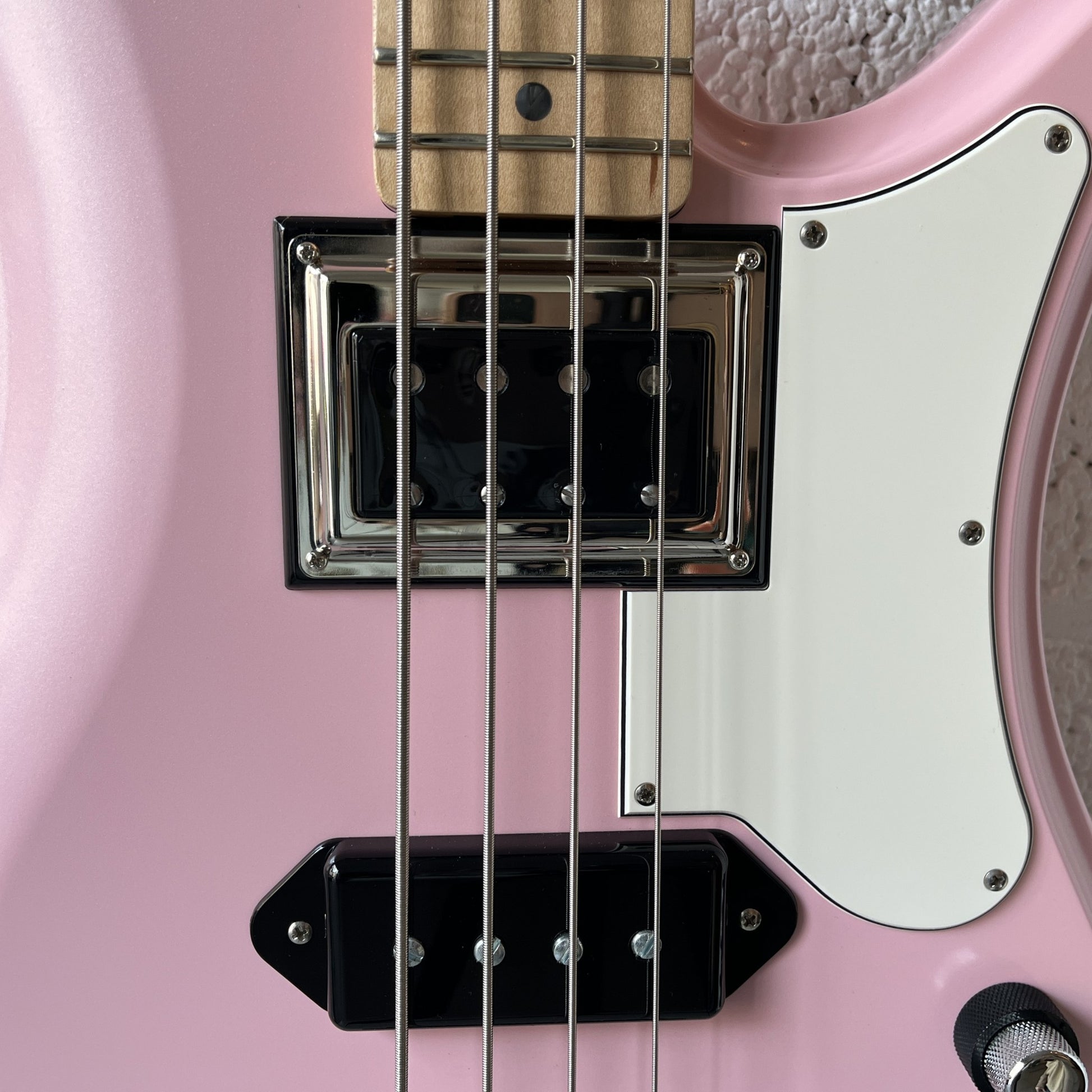 oopegg stormbreaker bass pearl pink pickups