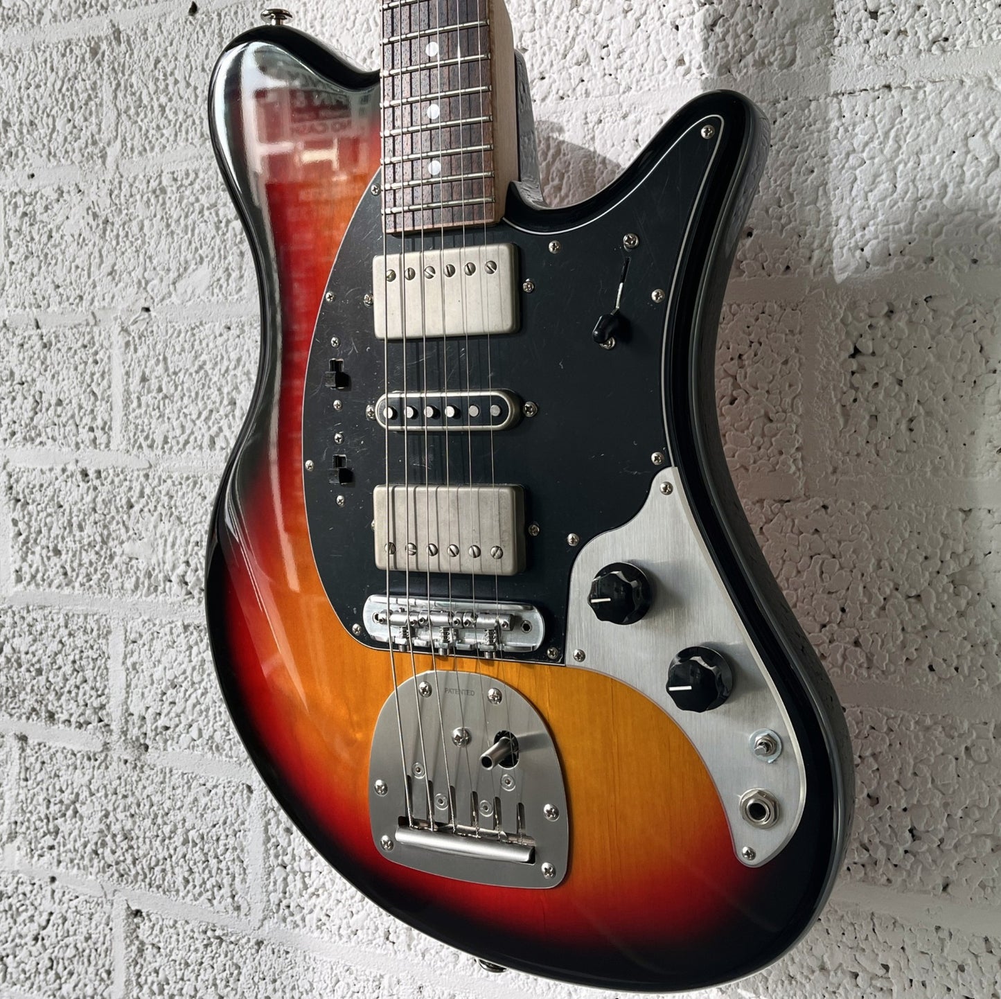 oopegg trailbreaker mk1 3-tone sunburst body angled