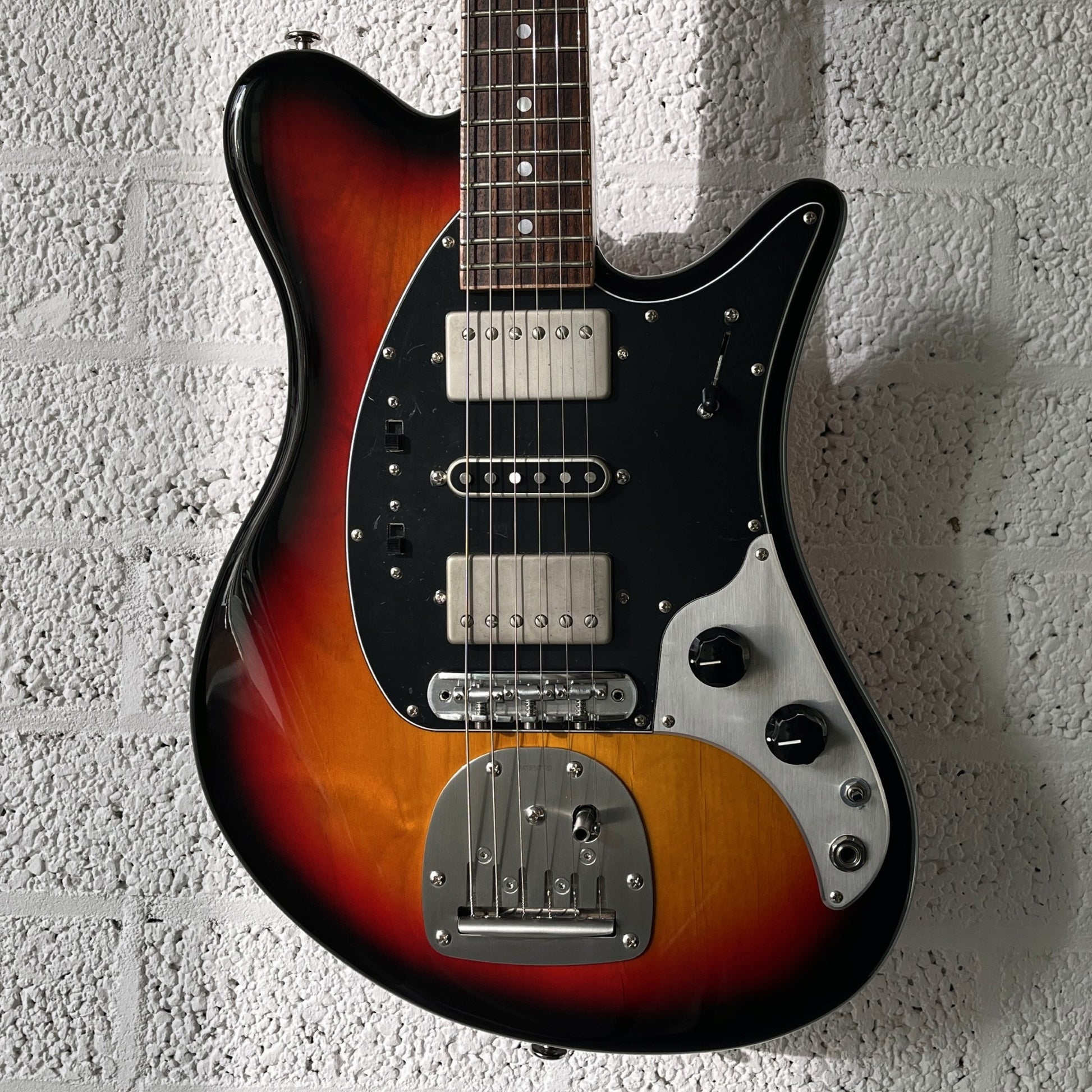oopegg trailbreaker mk1 3-tone sunburst body closeup