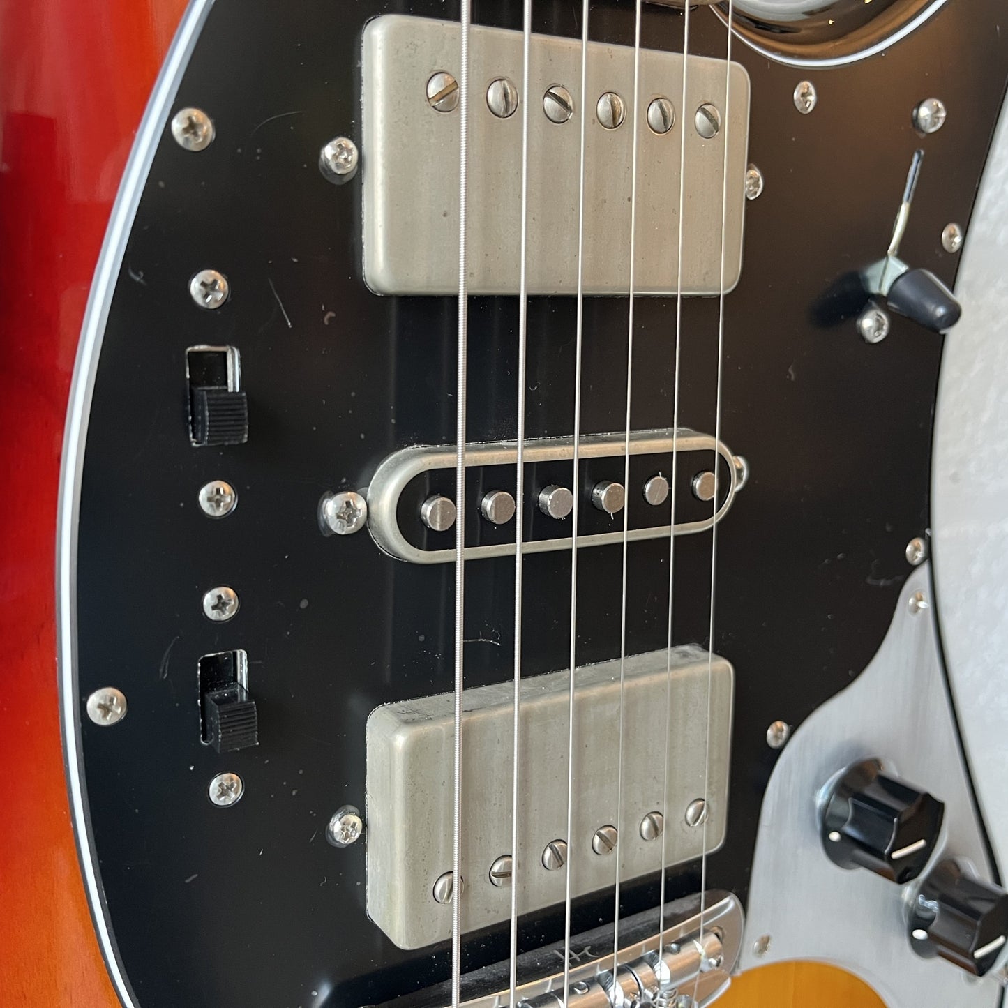 oopegg trailbreaker mk1 3-tone sunburst pickups