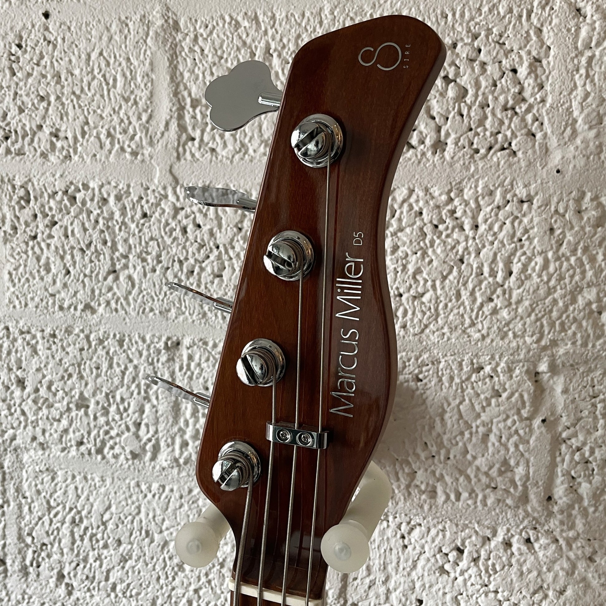sire marcus miller d5 butterscotch blonde electric bass headstock