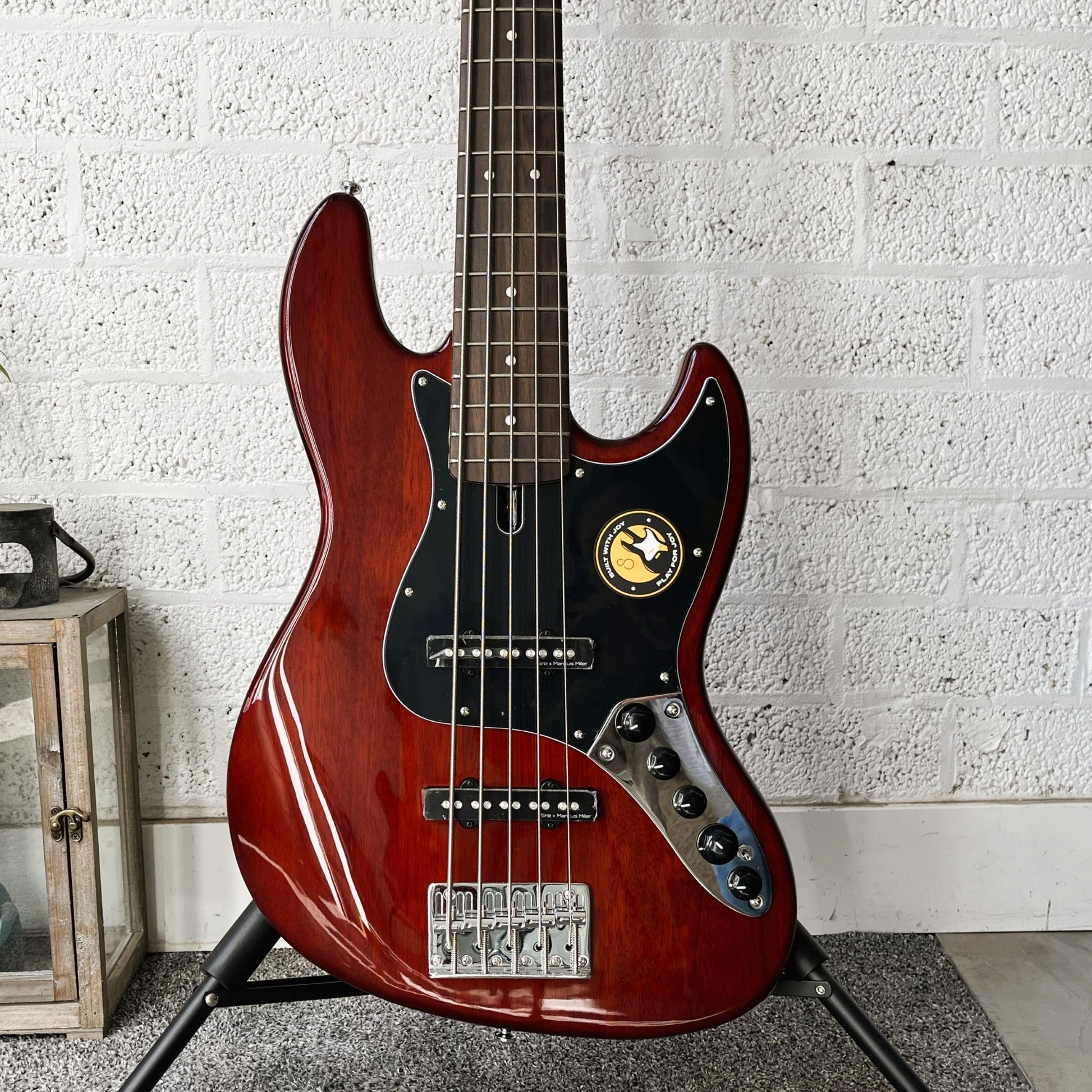 Sire Marcus Miller V3 5 MA active 5-string electric bass guitar body closeup