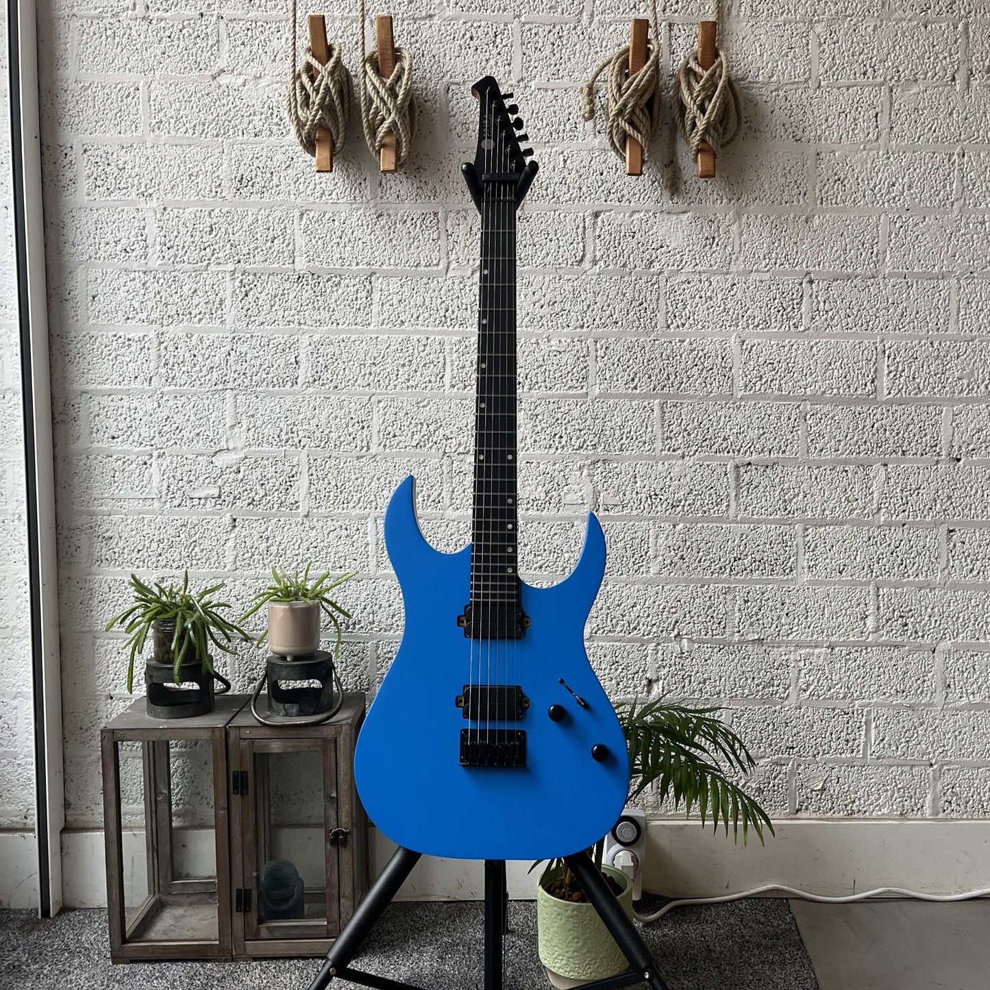 spira s-400 satin blue electric guitar front view
