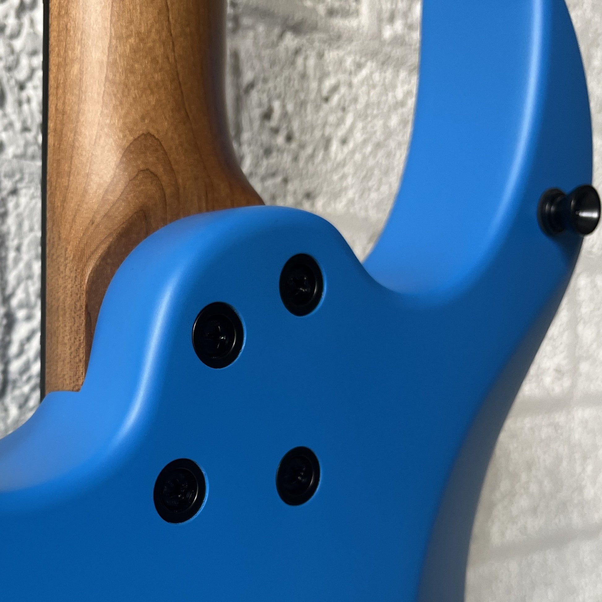 spira s-400 satin blue electric guitar neck joint