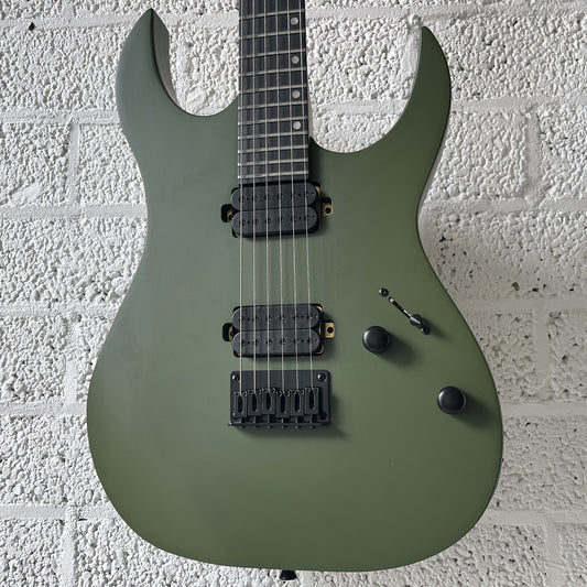 spira s-400 satin dark green electric guitar body closeup