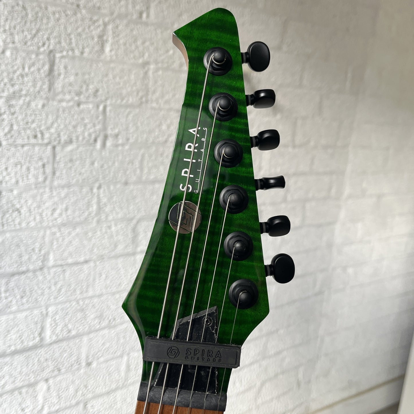 spira s-450 transparent green electric guitar headstock