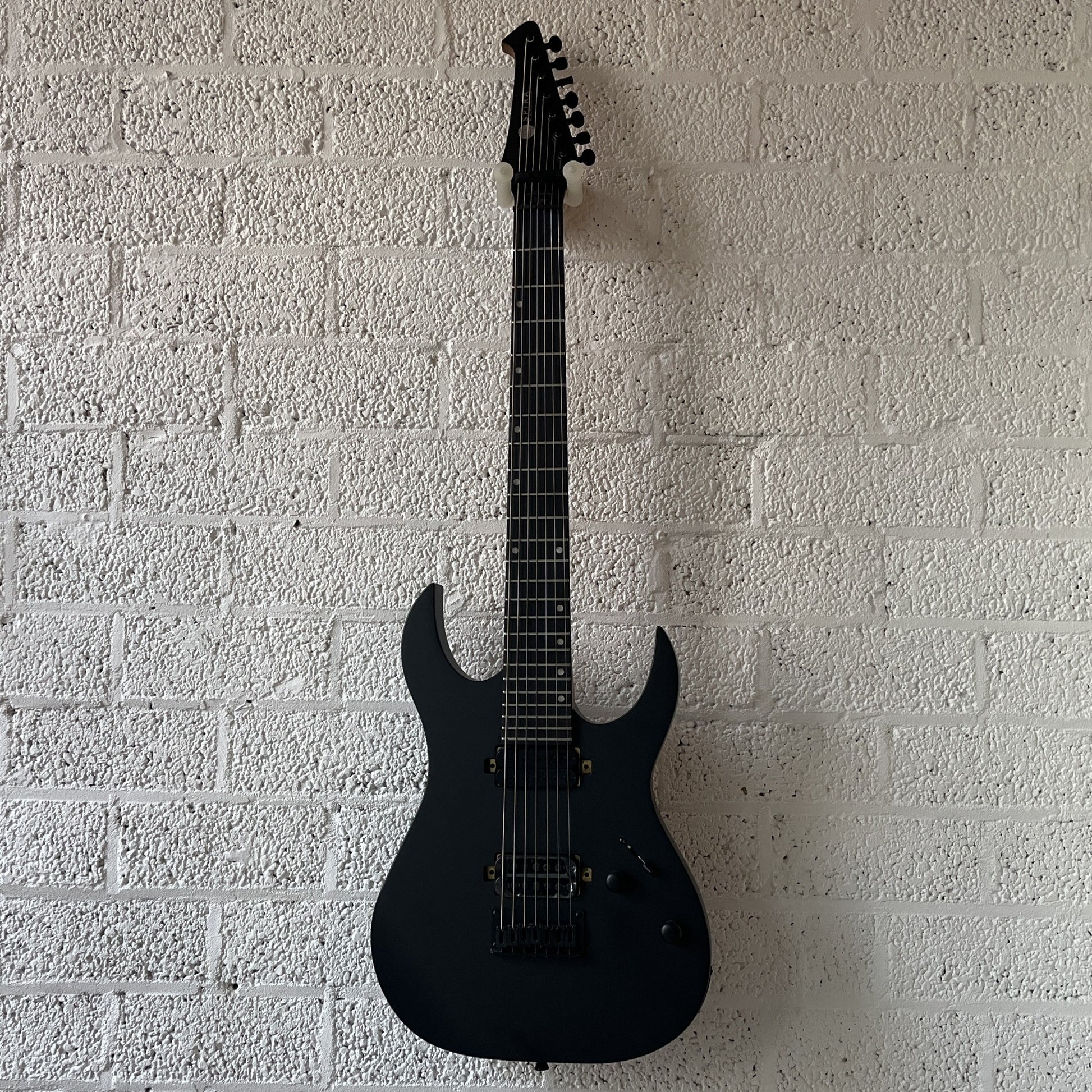 spira s407 7-string satin black electric guitar