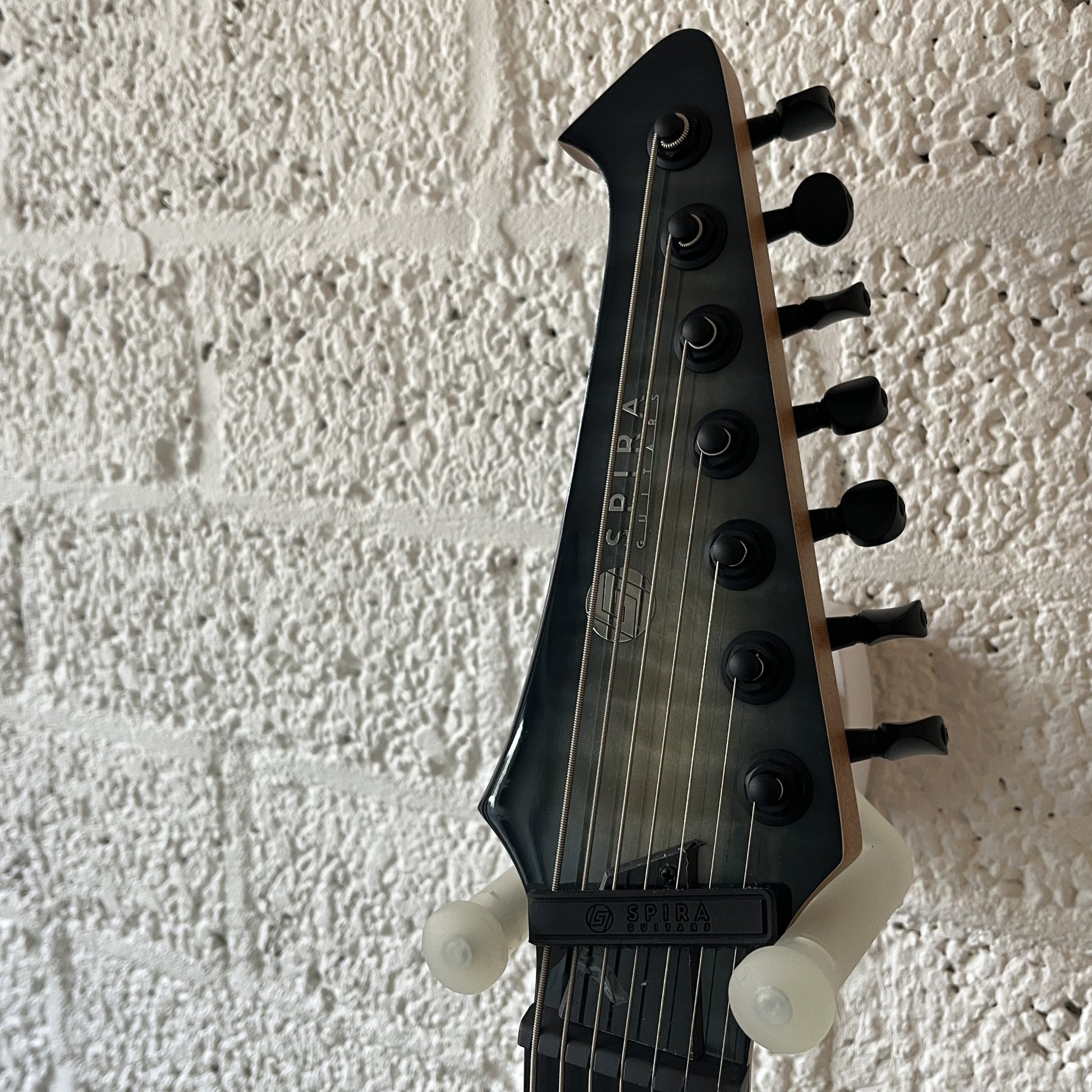 spira s507 qgy-e 7-string trans gray electric guitar headstock