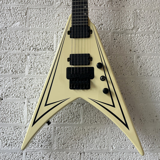 spira v420 flying v antique white electric guitar body closeup