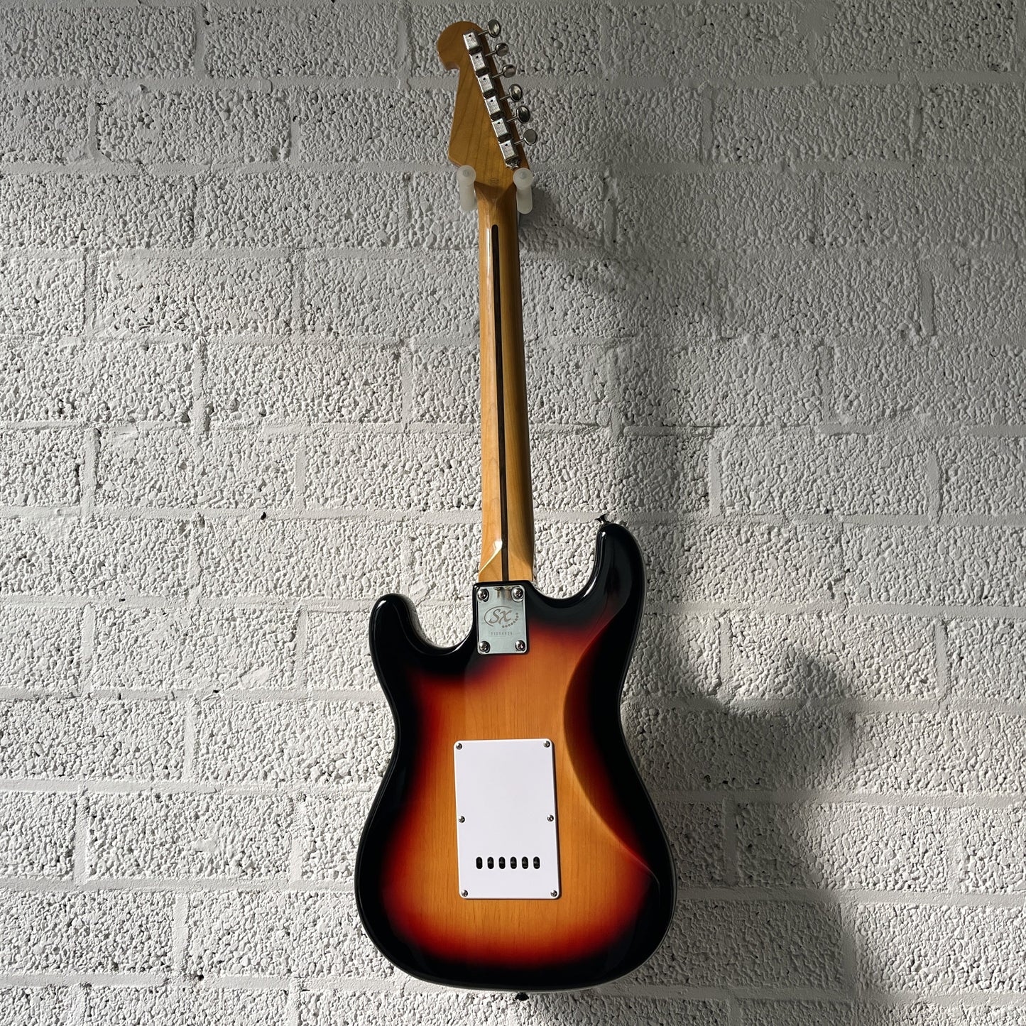 sx sst6234 3-tone sunburst electric guitar back view