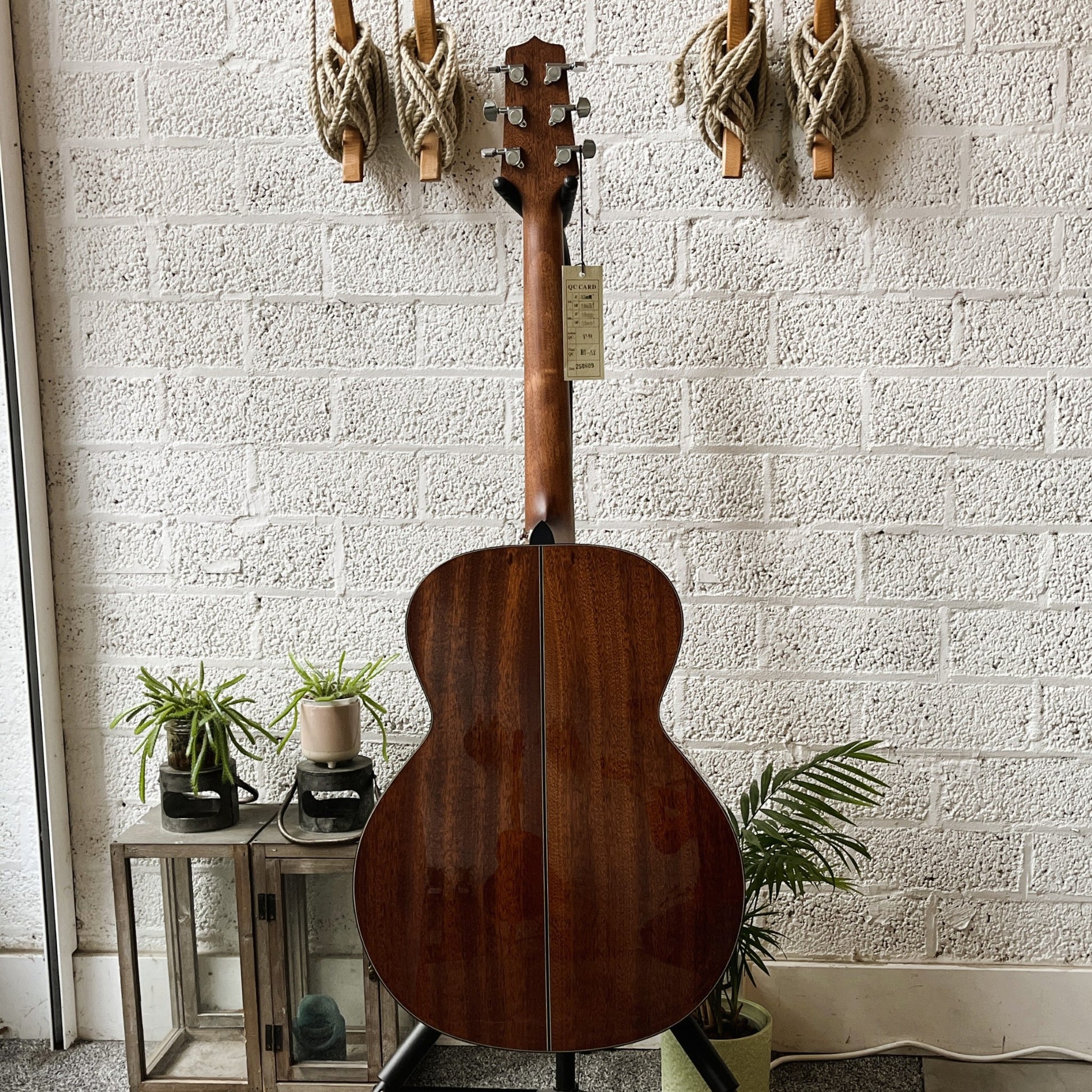 takamine gn30 brown sunburst acoustic guitar nex body back view