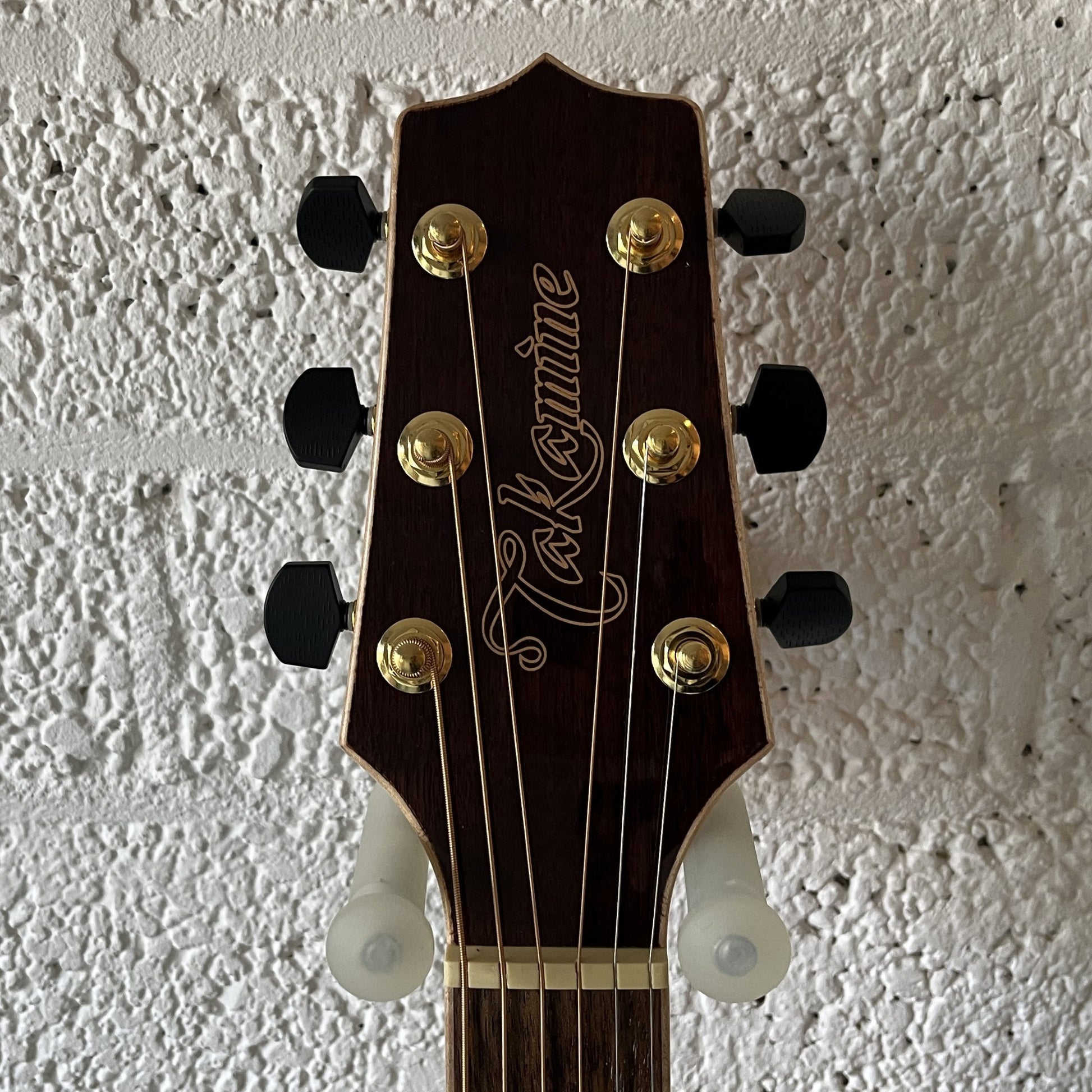 takamine gn93nat auditorium guitar headstock